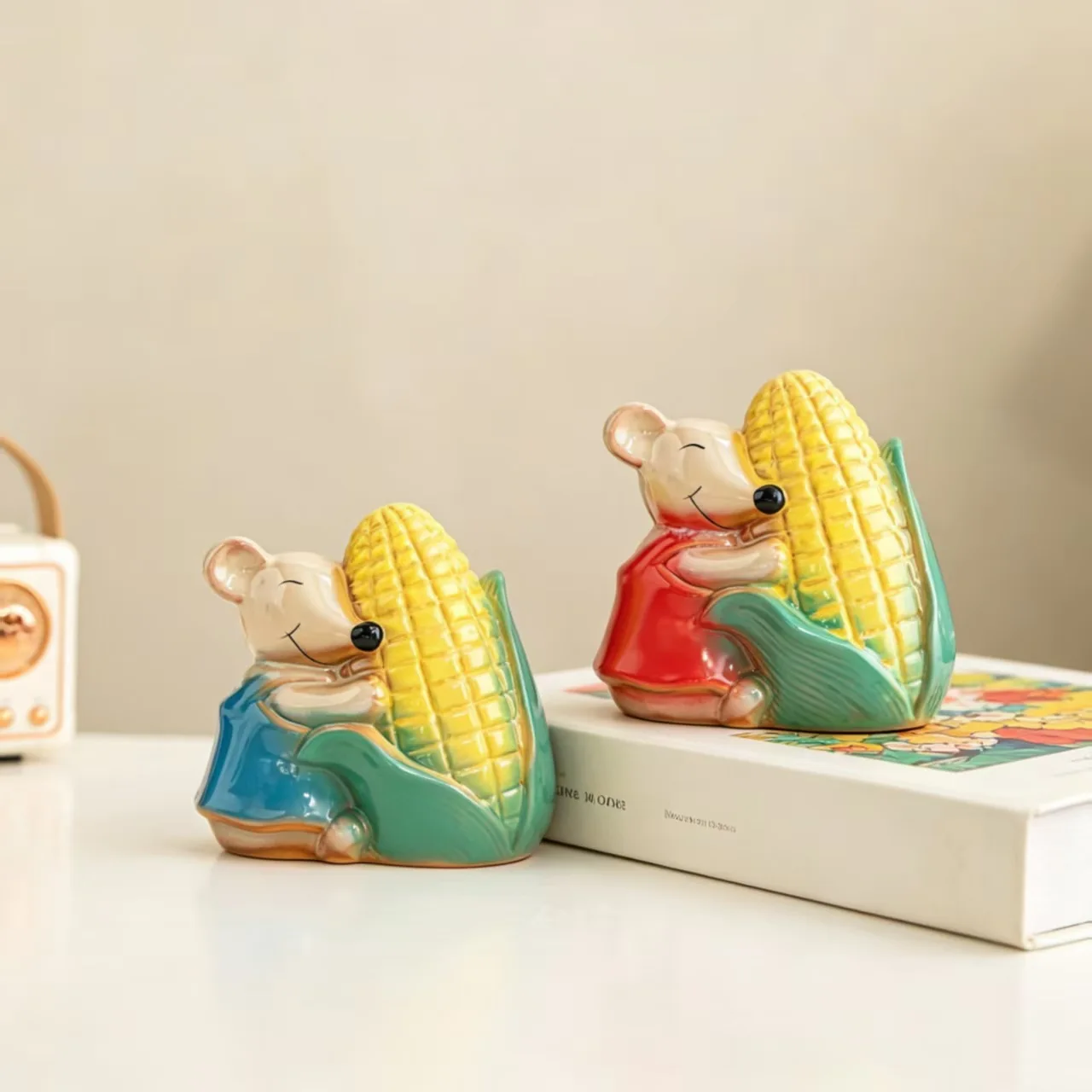 Cute Mouse Hug Corn Ceramic Statue, Small Animal Figurine Living Room TV Stand Table Decor Gift