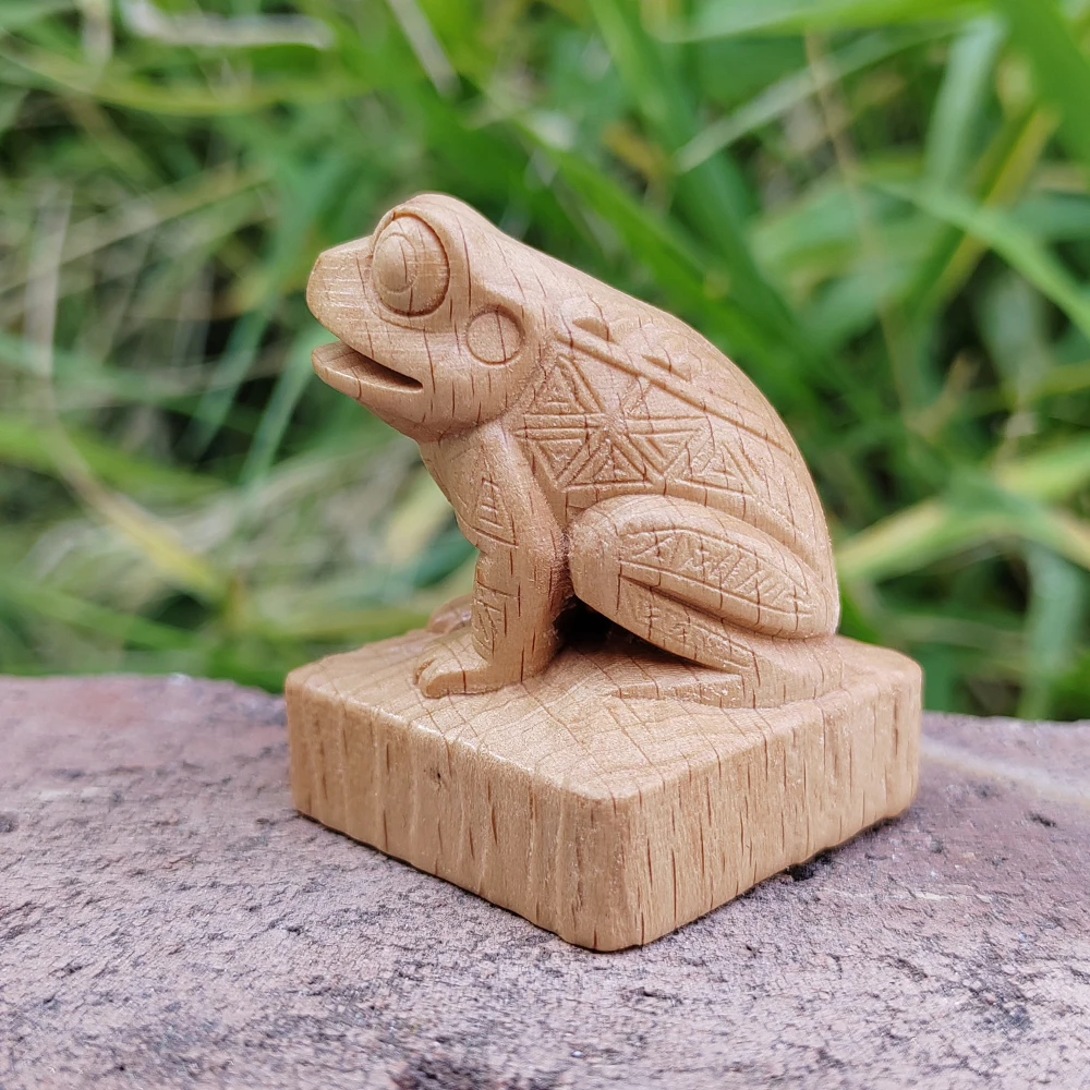 1.8 Inch Wooden Frog Totem Figurine Ornament, Hand-Carved, Ethnic Style, Suitable for Christmas Decorations, Party Decorations, Tabletop Decorations, Bedroom, Back-To-School Season Gifts, New Year Gifts, Home Decoration