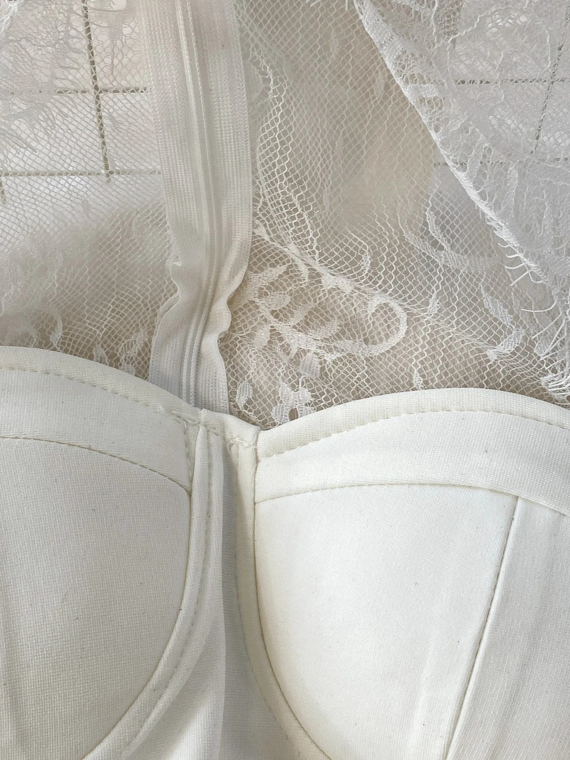 Foamlina élégant évider robe en dentelle femmes nouveau col rond découpe Perspective à manches longues mince irrégulière Mini robe moulante