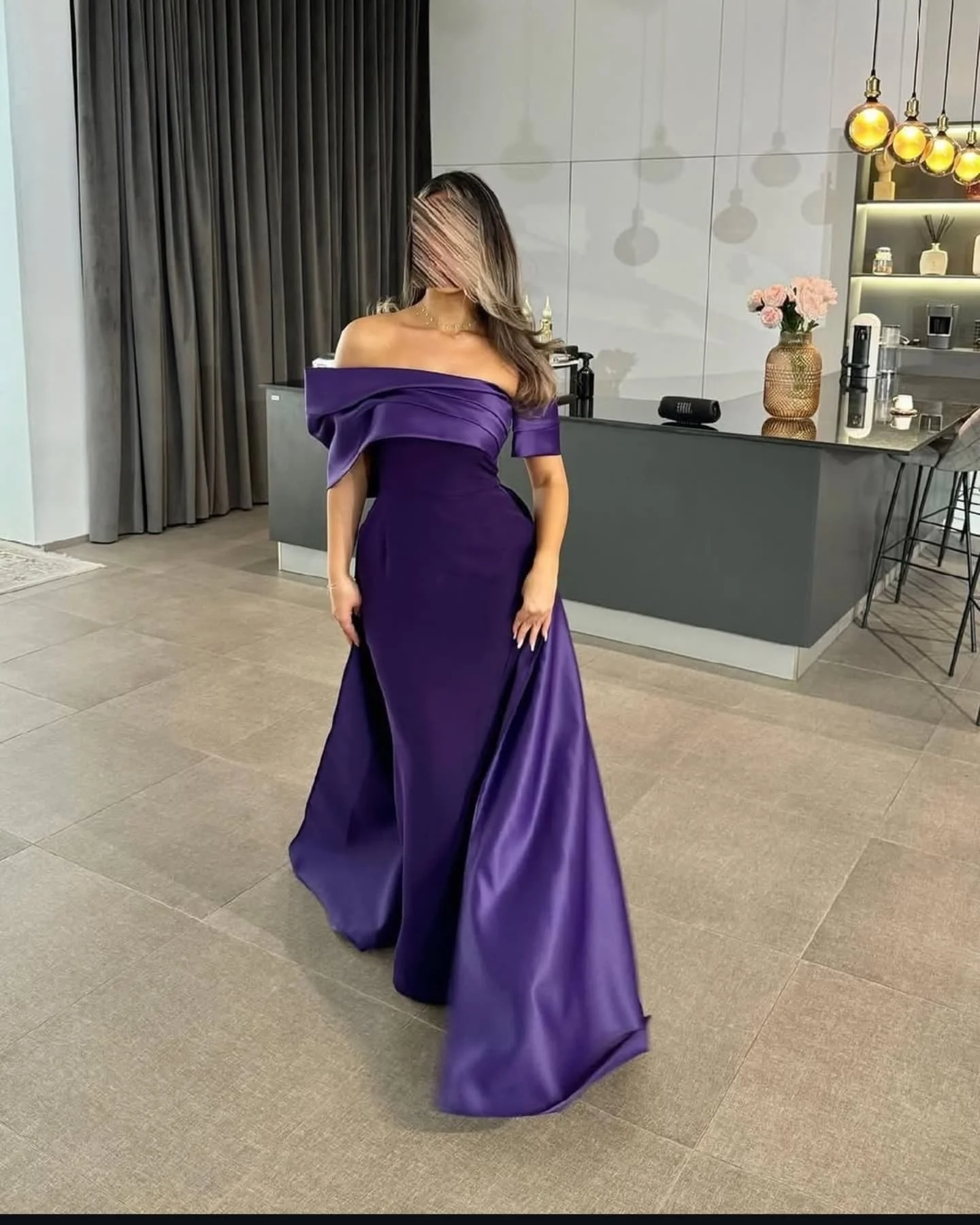 Vestido De noche moderno personalizado sin tirantes con hombros descubiertos, elegante Vestido De fiesta De manga corta con Panel y pliegues, color morado