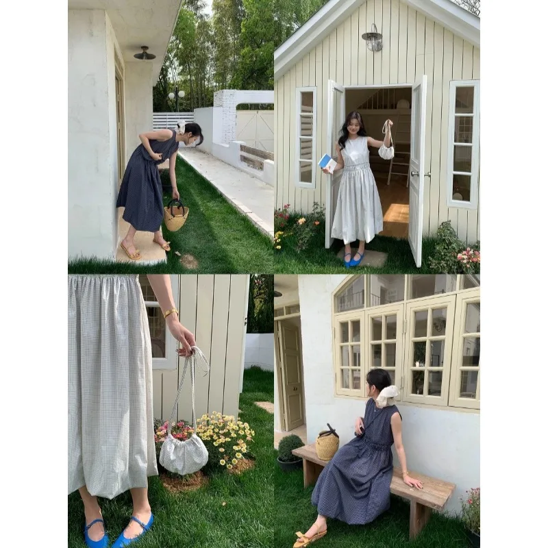 

Клетчатое платье-жилет с круглым вырезом и затянутым цветком на талии и маленькой сумкой