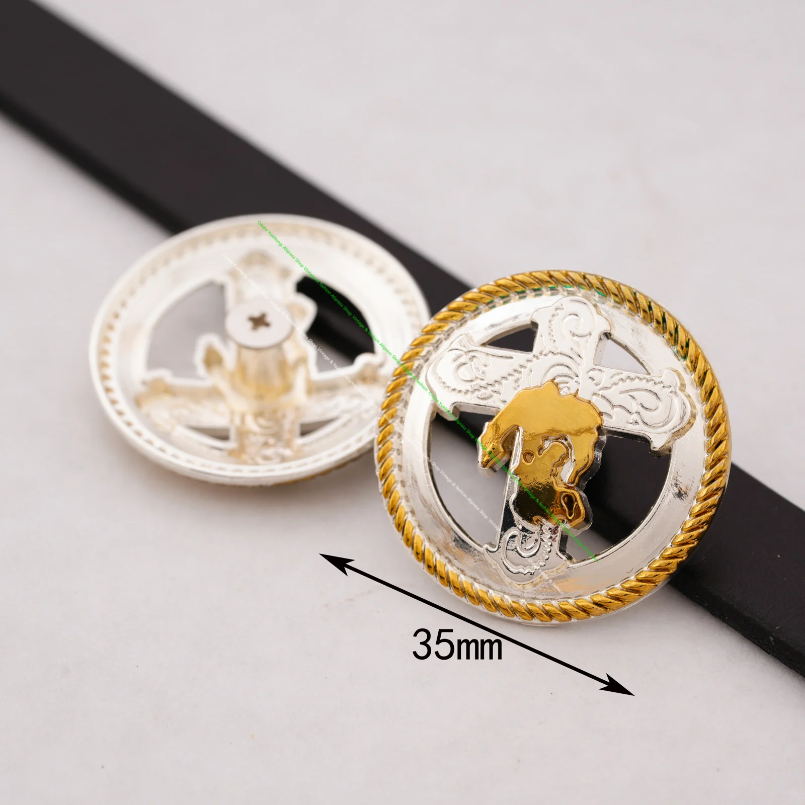 

Набор из 5 штук: 35-мм круглые металлические кончо-украшения для седла в стиле вестерн (ковбойский, мотоциклетный, конный), с серебряным и золотым покрытием, в форме молитвенного креста.