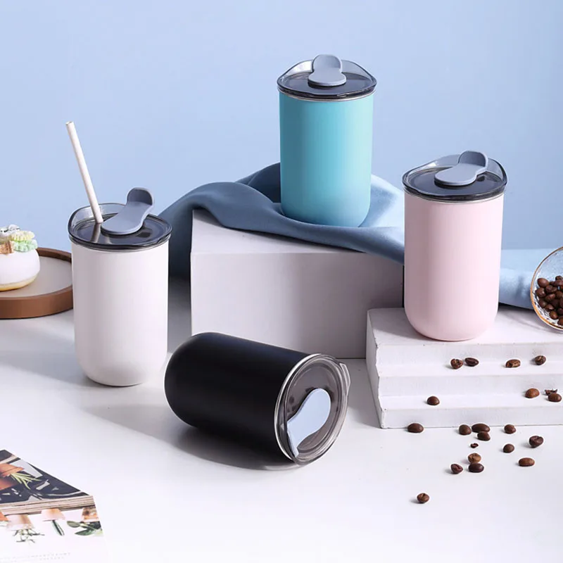 Botellas de agua aisladas con tapas, copas de vino, tazas térmicas para café, mantienen la temperatura caliente o fría para jugo, té, agua, bebidas con hielo.