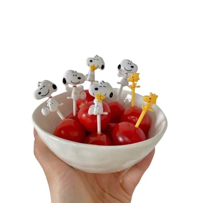 Snoopy cartoon cute creative three-dimensional puppy pattern children\'s lunch fruit fork Japanese popular high-value cake fork