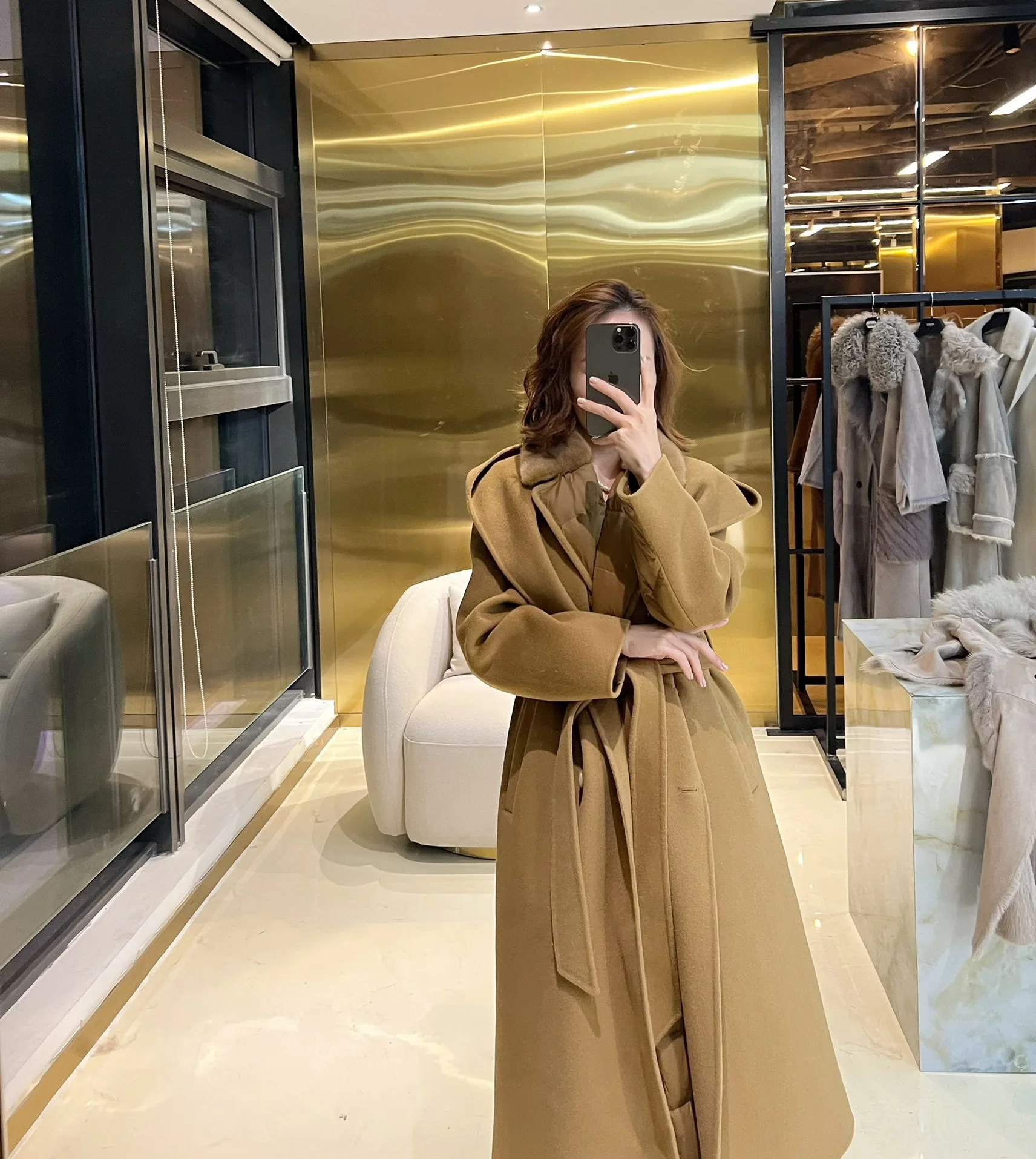 女性用ホワイトグースダウンフード付きジャケット、厚手の両面ウールファー、ミドル丈、ロングミンクファー、スリミングカシミヤダウンフード付きコート