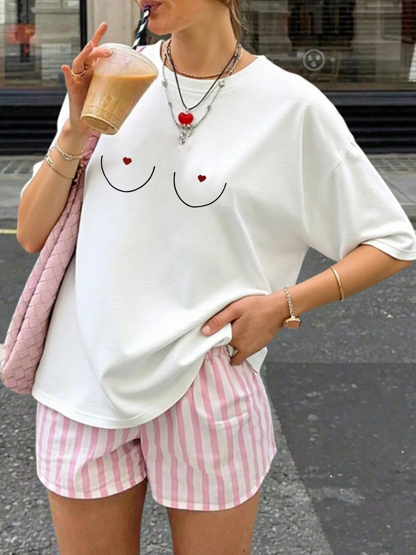 Heart-shaped chest womens round neck short sleeve T-shirt with elastic half sleeves and trendy prints