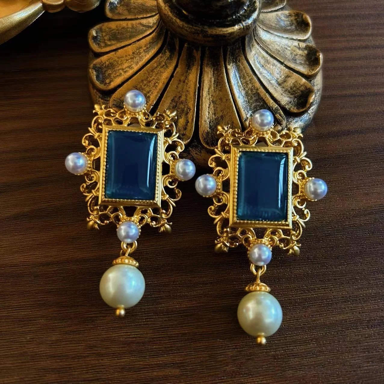 vintage court style Florence antique medieval jewelry vintage classic pearl fringe ear clip