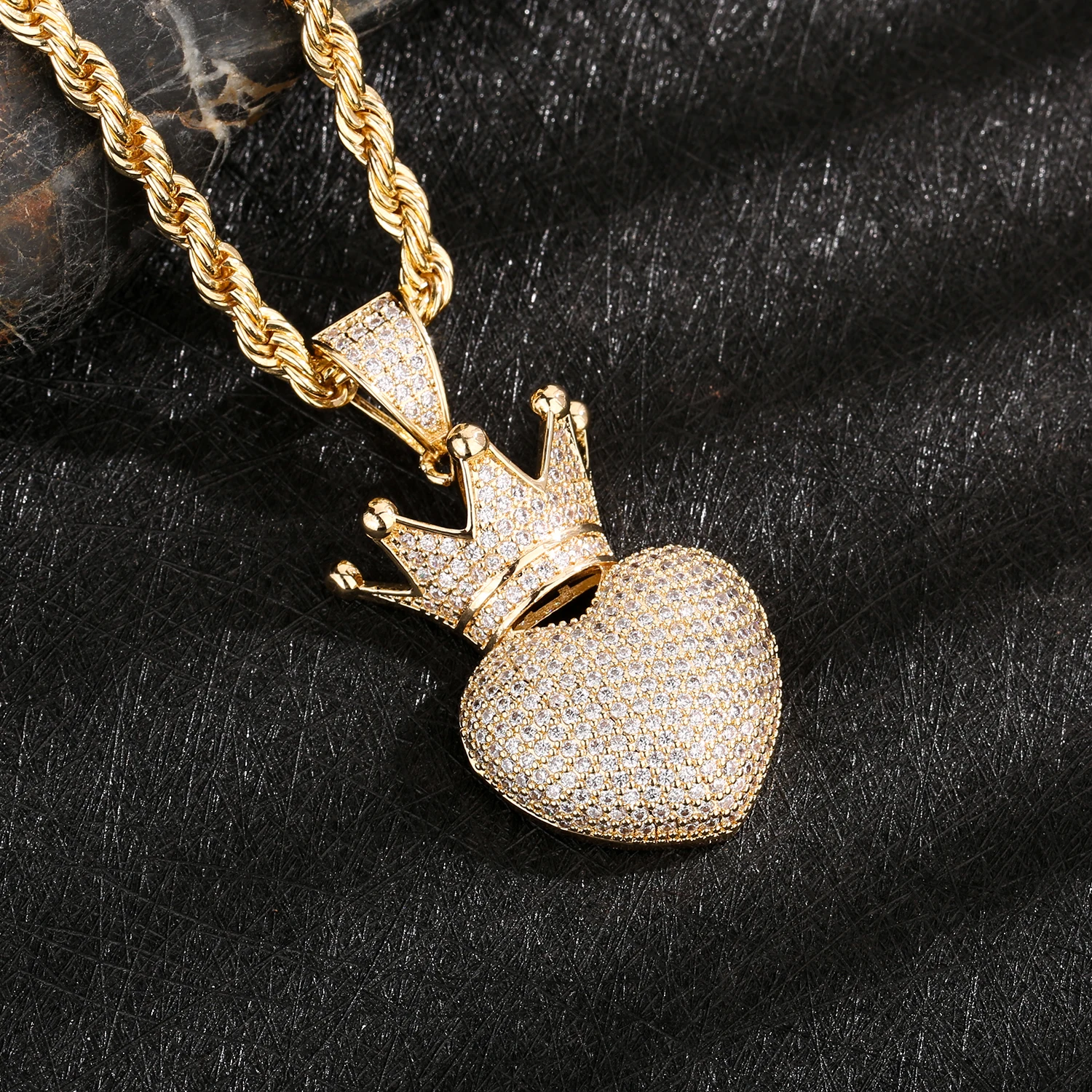 

Classic Love Queen Crown Accessories Fashion European and American Personality Design Versatile Heart-Shaped Clavicle Pendant Gi