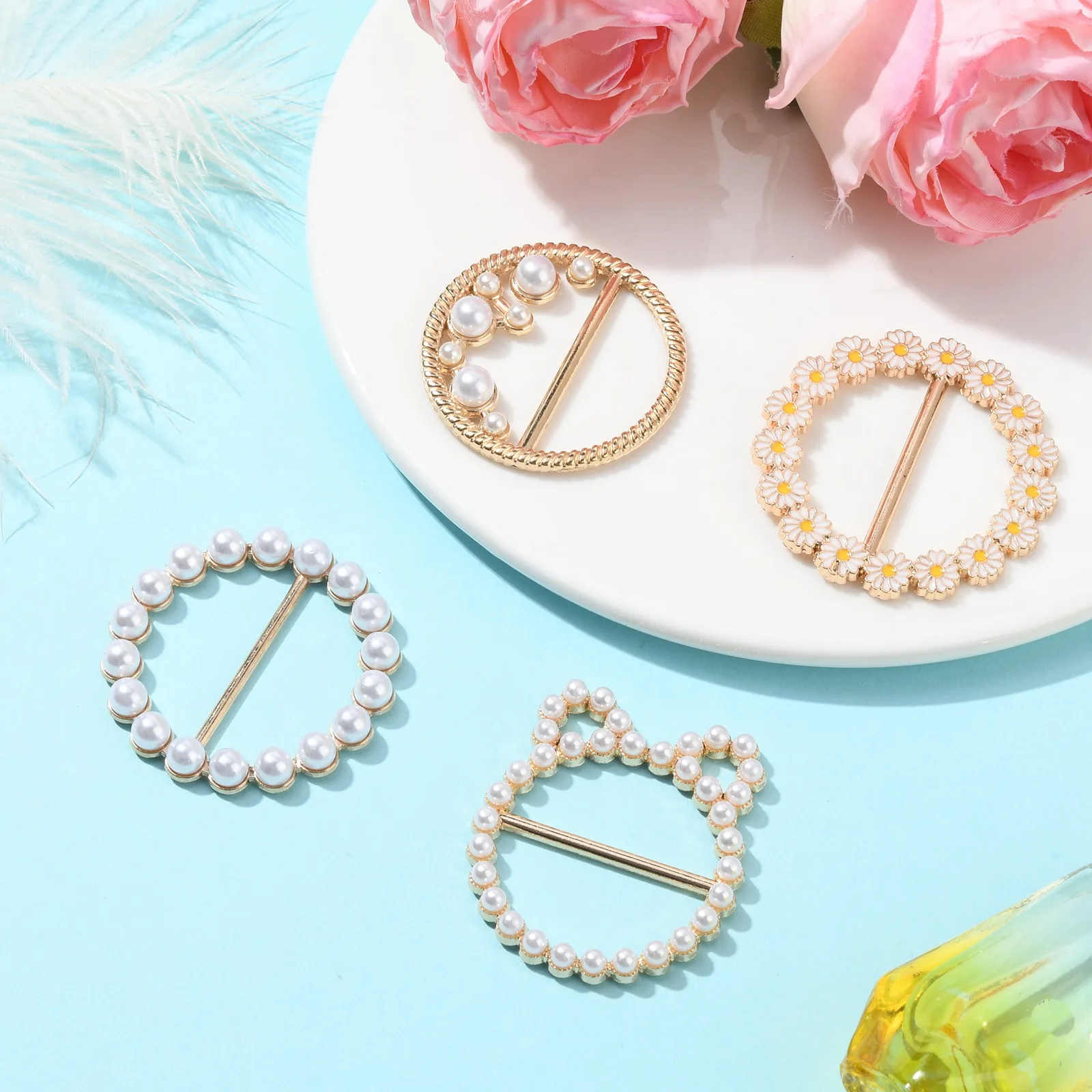 4Pcs 4 Styles Silk Scarf Buckle Ring T-Shirt Clips Fashion Round Circle Clip Buckle Shirt Silk Scarf Button