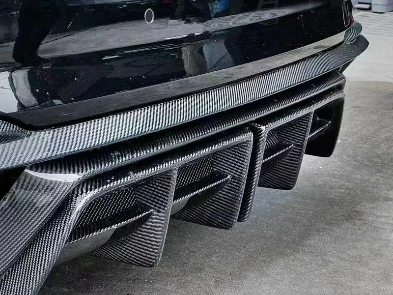 طقم ألياف الكربون الفاخر RS4 B9-Fit مع موزع LED (الشفة الأمامية + التنانير الجانبية) #2