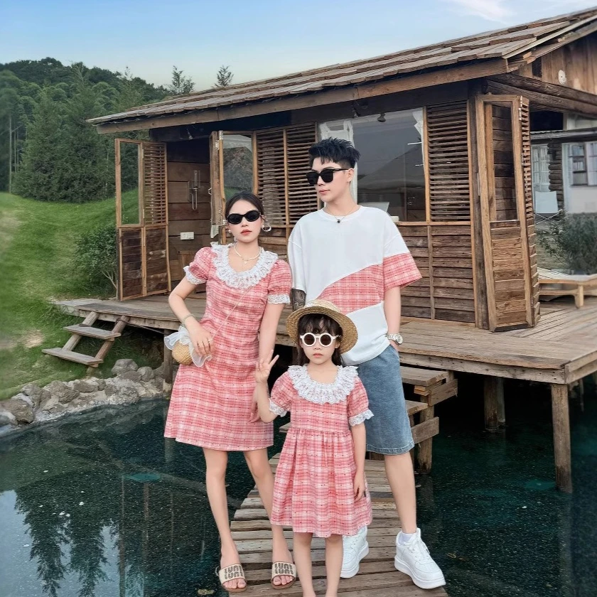 Family Matching Partner Look Couple Outfit Pink Plaid Mom Daughter Dresses Dad Son Cotton T Shirts Korean Sister Brother Clothes