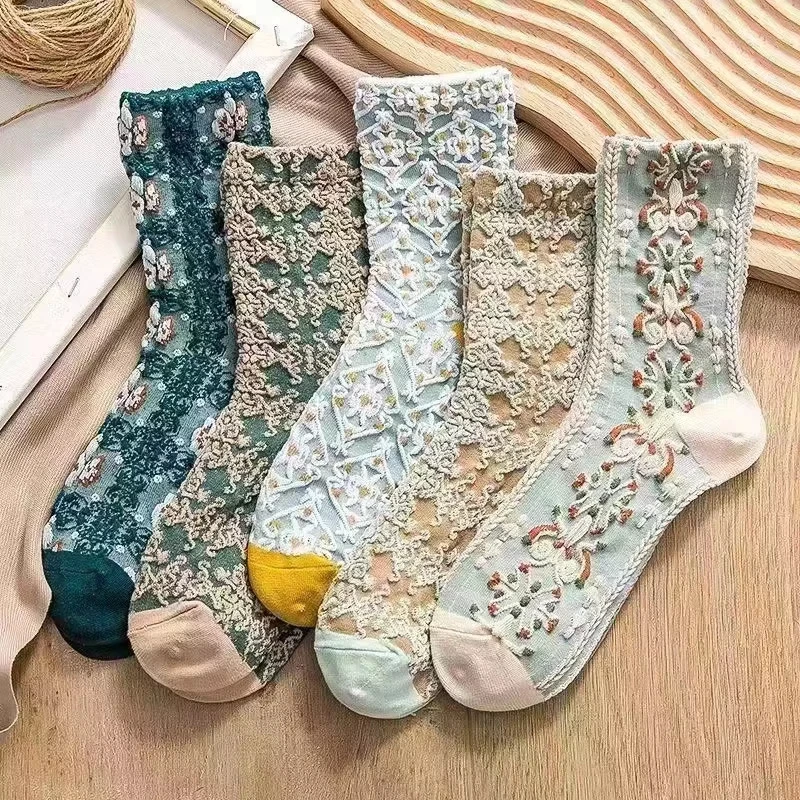 1 Pair Girl 2025 Retro Three-dimensional Relief Long Socks Medium Length Socks Fashion Cozy Autumn Winter Floral Mid-calf Socks