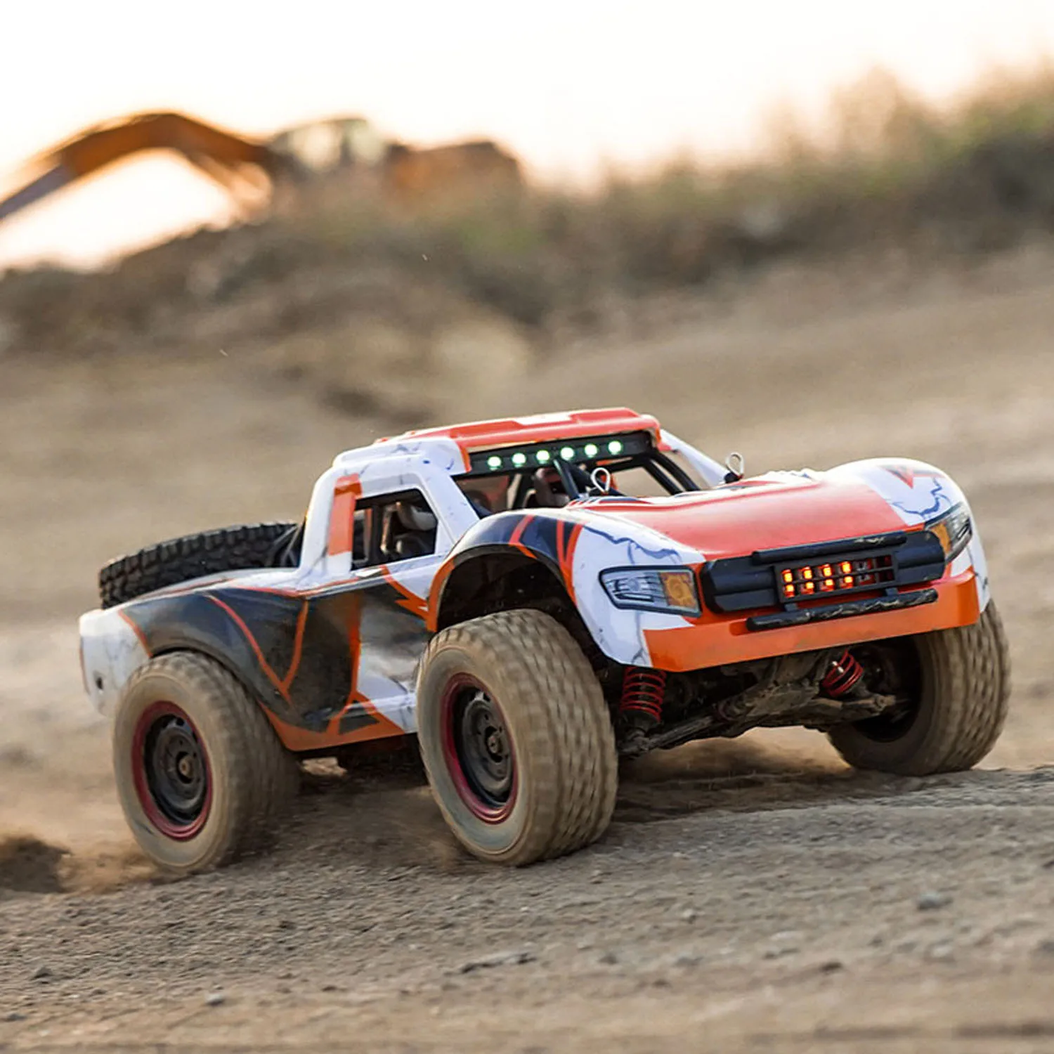 1/14 2,4G RC Hochgeschwindigkeits-Offroad-Fahrzeug 70KM/H Drahtlose Steuerung 4WD Auto Q130B Bürstenloser Motor Servo LED-Lichter RTR Modell – Detail 9