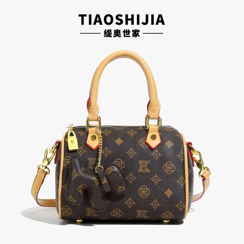 

Chic Vintage Messenger Bag For Women - High-Quality Leather Crossbody Purse With Modern Minimalist Luxury Designer Style