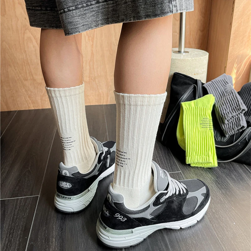 Men\'s Vintage Letter Sports Socks Towel Bottom Medium Tube Socks Japanese Solid Thickened Couple Socks Knitted Sports Socks