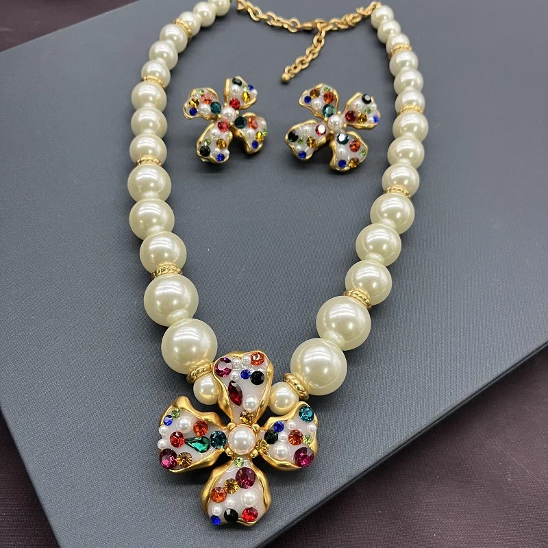 

Middle Vintage Statement Jewelry Bright Dazzling] Heavy Industry Colored Rhinestone Flower White Pearl Strand Necklace for Women