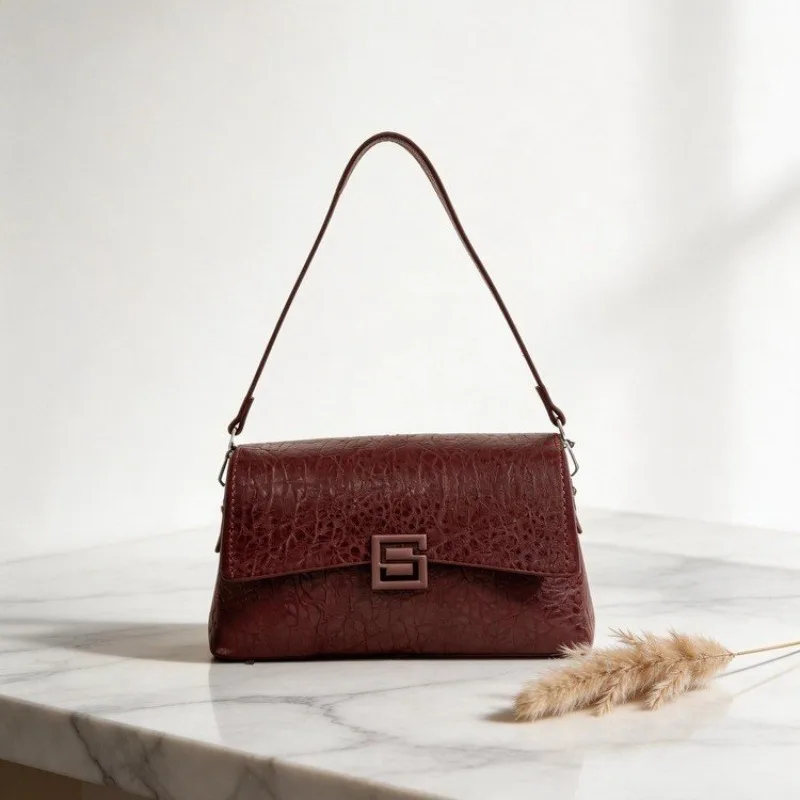 fashion-forward-diaper-bag-for-women-luxury-leather-tote-elegant-crossbody-bag-stylish-trendsetting