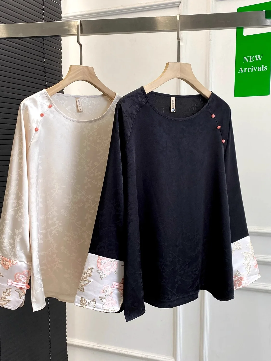 

New Chinese Sle National Trend Button Embroidered Patchwork Women's Spring Autumn Acetate Satin Base irt Inner Wear