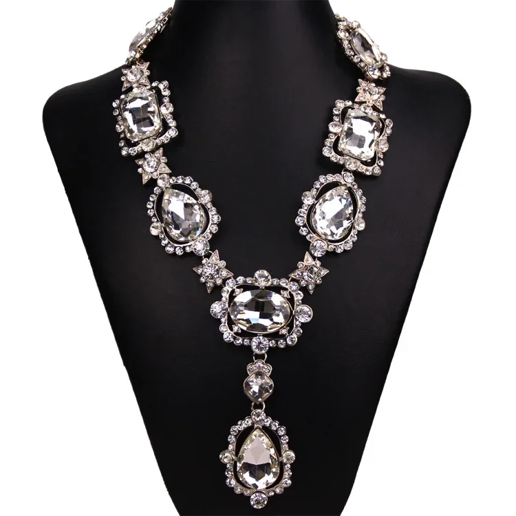 High-end luxury crystal alloy necklaces designed for women and paired with large rhinestone sparkling wedding party jewelrygifts