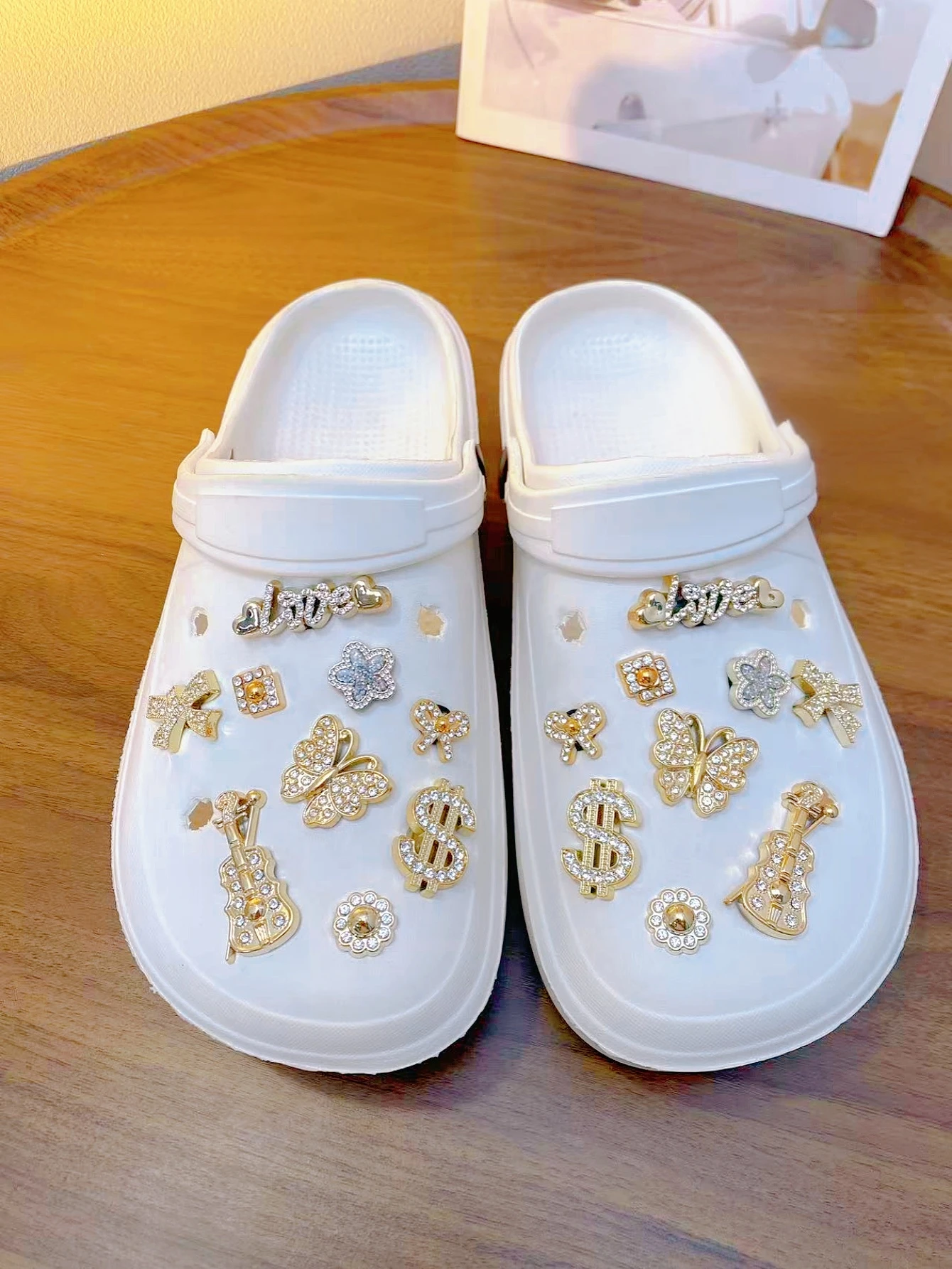 

18 pieces of golden letter violin, star, bow and other crocs, DIY versatile detachable water diamond artificial pearl garden sho