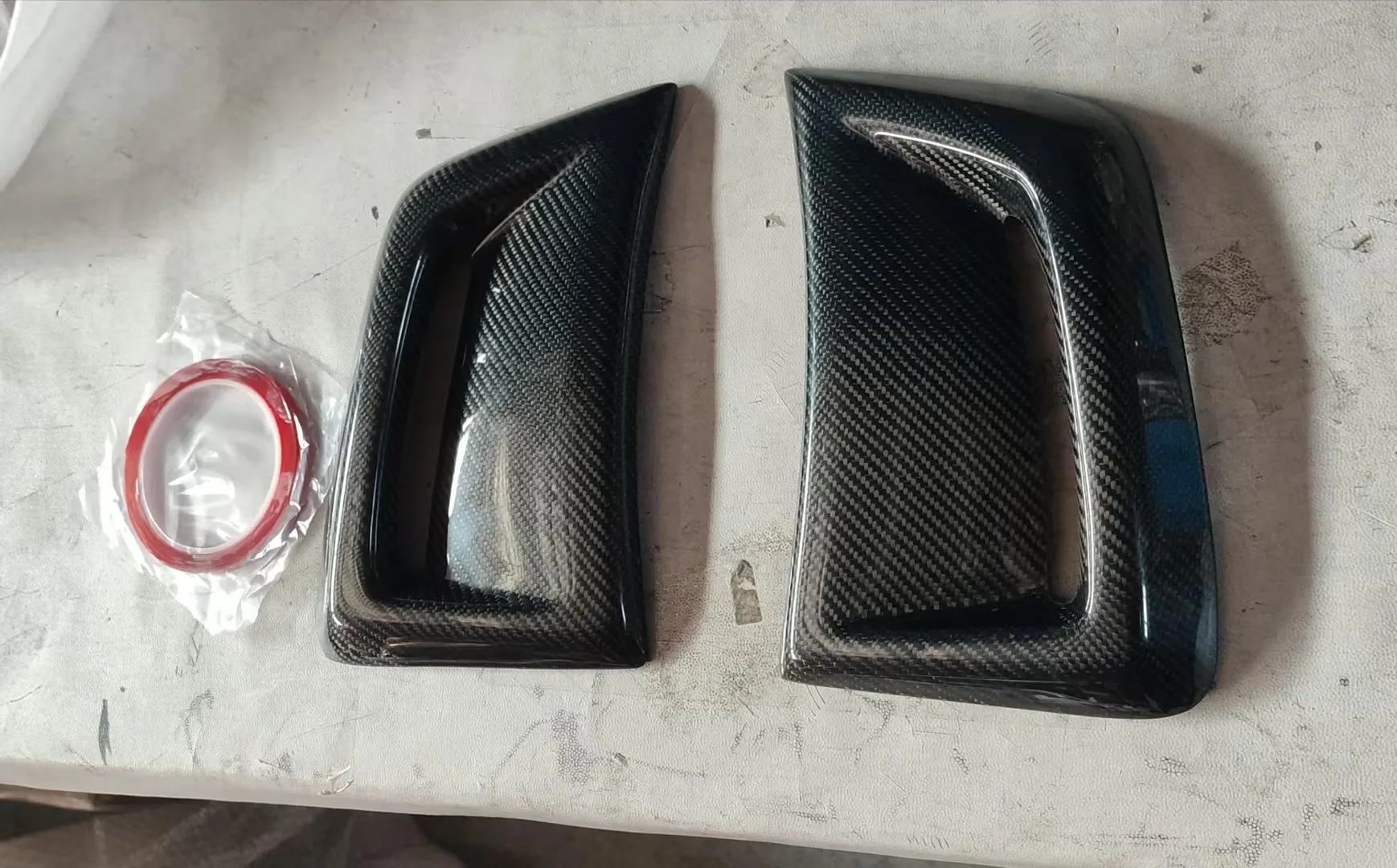 

Carbon Fiber Front Bumper Side Air Vents Trims Cover for Benz C Class W204 C63 for AMG 12-14 Scoop Plates Stickers Frame Styling