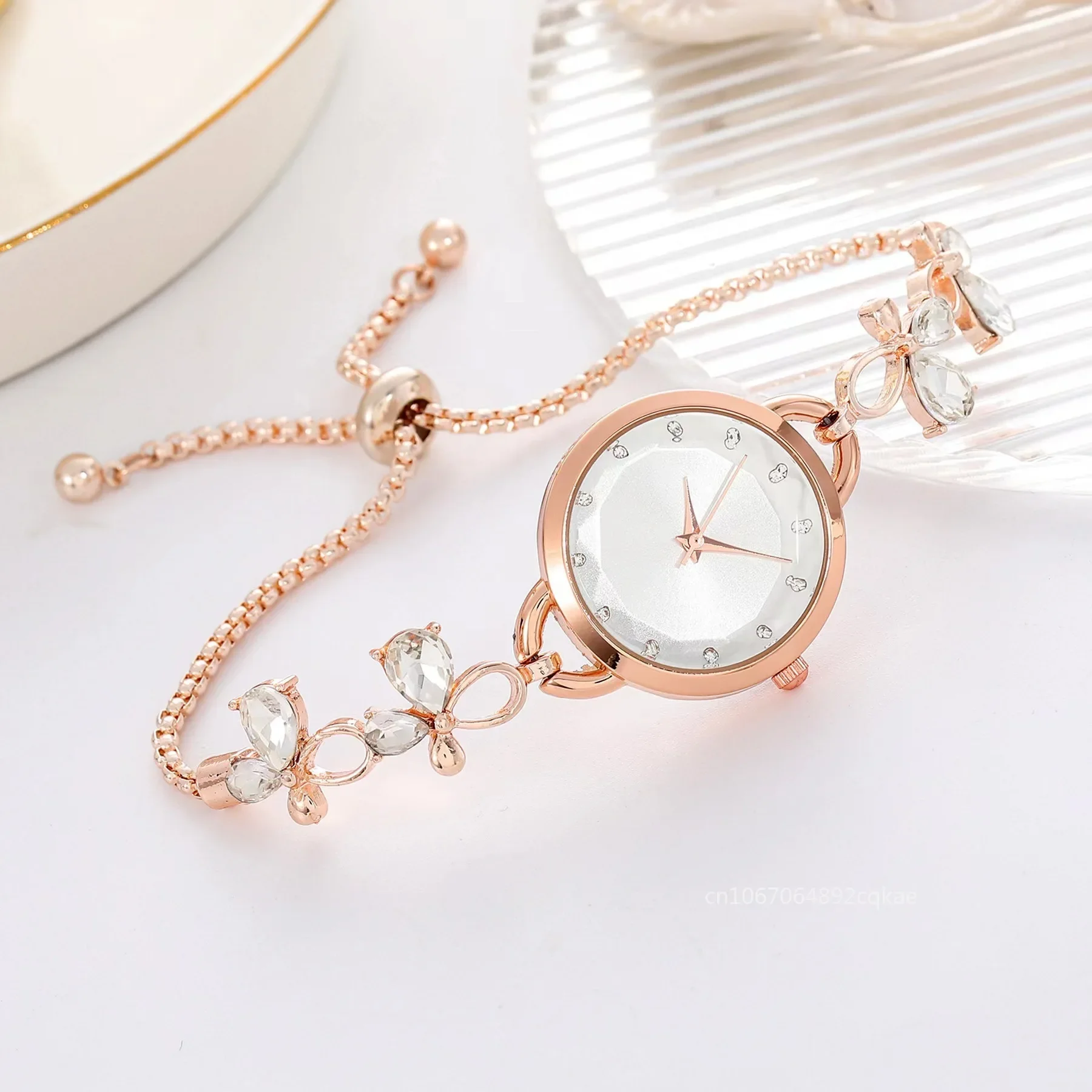 

2024 New Simple Women's Butterfly Bracelet Watch Fashion Quartz Wristwatches Watch for Women Reloj Mujer Elegante Zegarek Damski