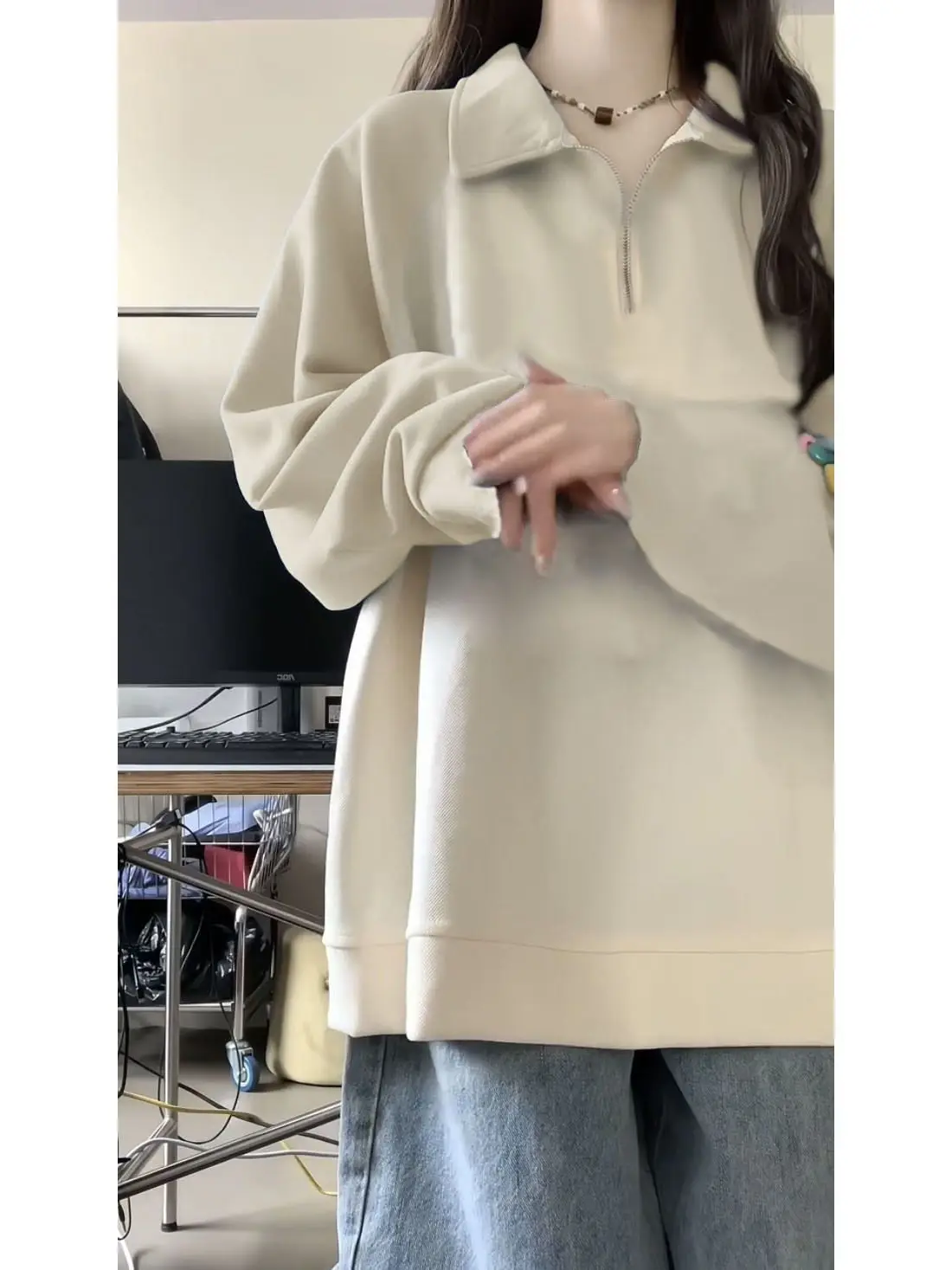 スウェットシャツ 女性用 オルタナティブな服装 柄入り プリント入り スタイリッシュ ブラック グレー スケートボード ポケット 幾何学模様 ニット生地 わずかに