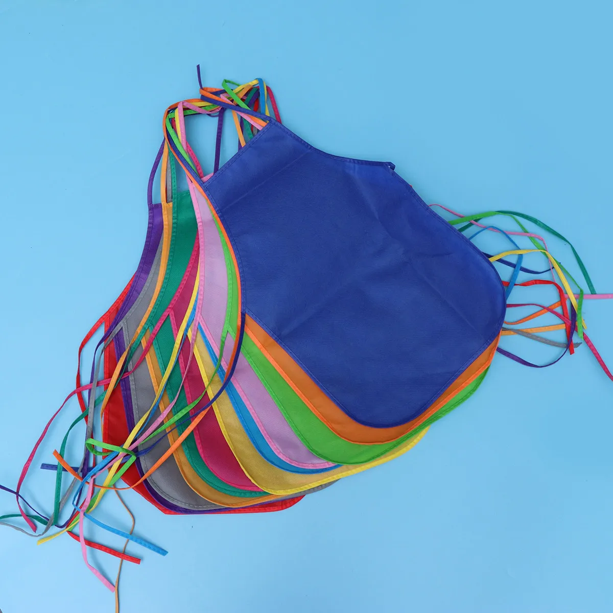 

Набор из 12 фартуков из нетканого материала для рисования, легких в уходе, многоразовые, для кормления, рукоделия, готовки на открытом воздухе, барбекю