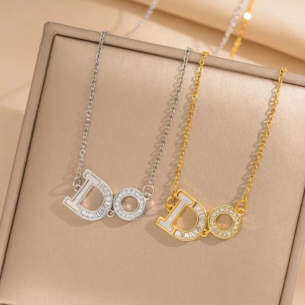 

Classic DO letter design necklace, fashionable women's summer necklace, DO letter pendant, simple and fashionable young design.