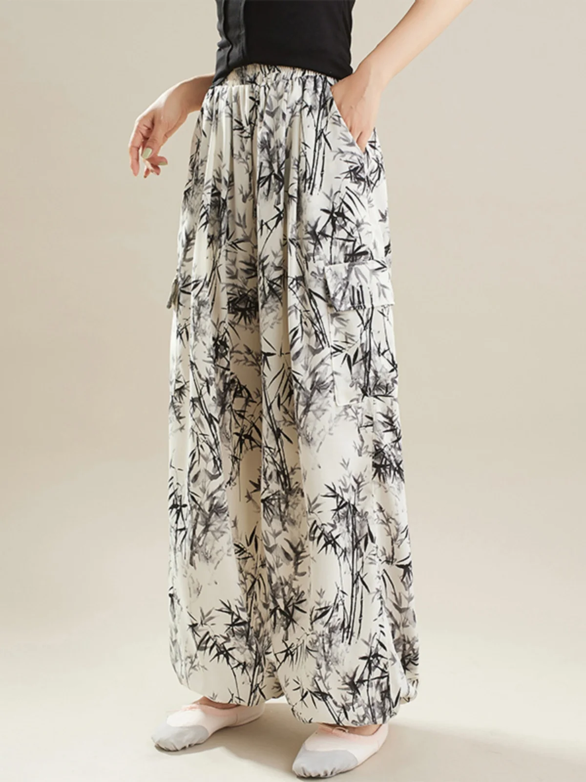 

Женские летние тонкие свободные брюки-шаровары больших размеров из ледяного шелка с принтом, с манжетами, модные, свободного кроя, визуально стройнящие, длинные брюки-фонарики