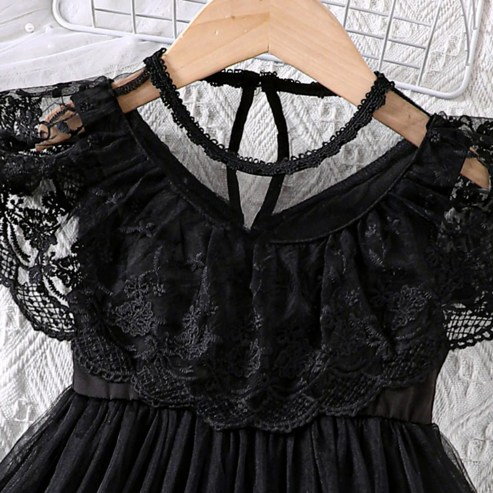 2024 Summer New Arrival Girls Lace Tulle Dress Sleeveless O Neck Lace Black Designer Cute Party Princess Dresses Custume 2-6T