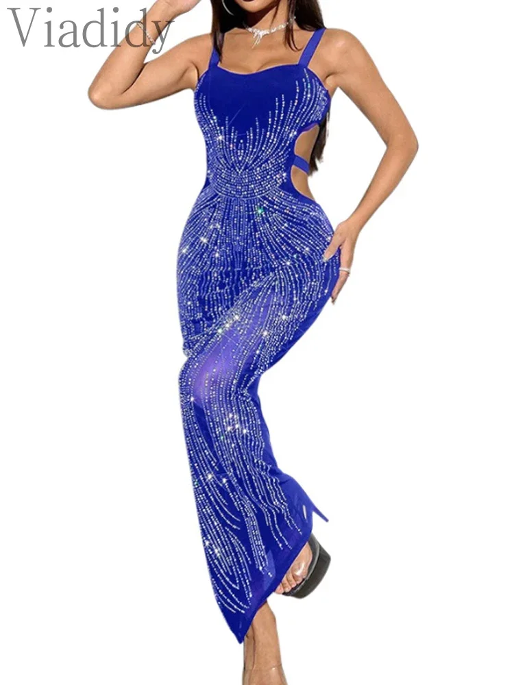 

Женское сексуальное платье на тонких бретелях с вырезами и декором из страз для вечеринок