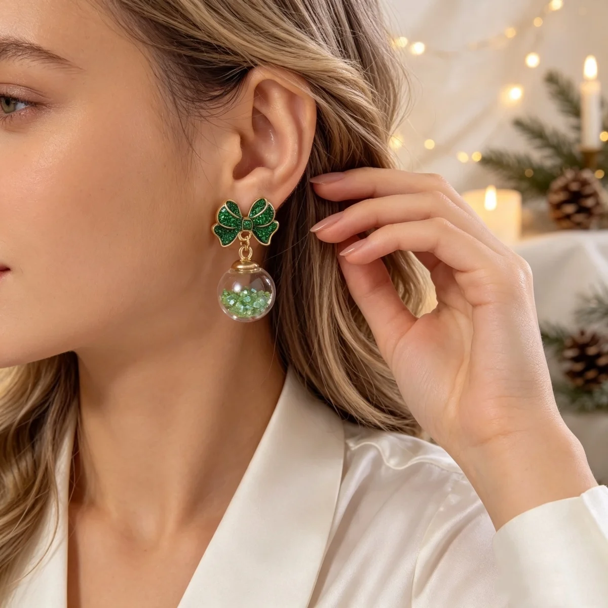 Weihnachtliche grün-rote Glitzer-Schleifenohrringe mit Kristallperlen und Glühbirnen für Damen, funkelnde Schneeflocken-Kugel-Ohrringe, Schmuck – Detail 12