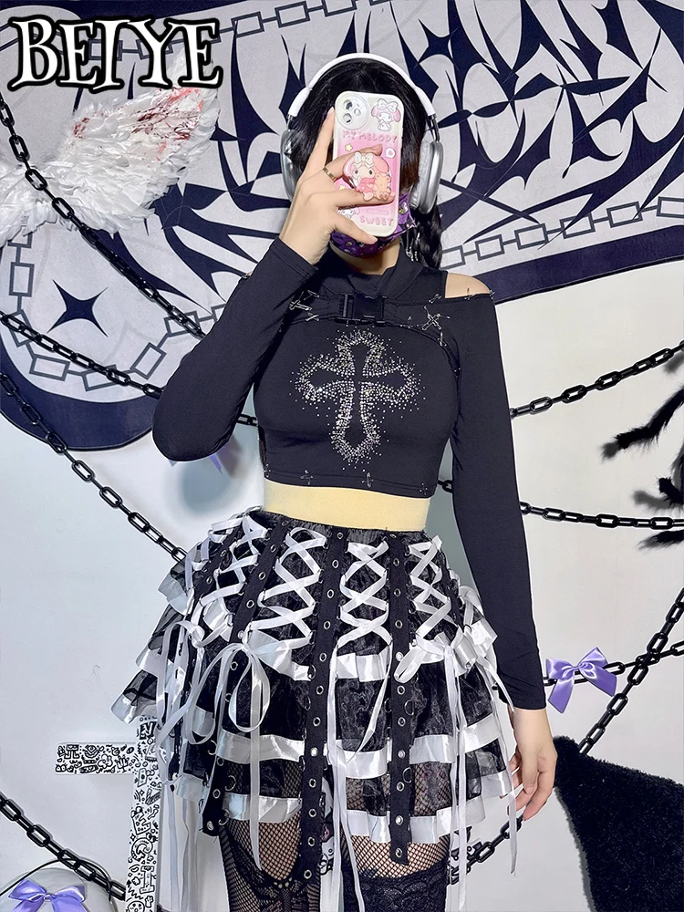 กระโปรงสไตล์โกธิค Y2K ดีไซน์พังก์ แต่งริบบิ้น งานฝีมือประณีต กระโปรงครึ่งตัวสำหรับผู้หญิง ดีไซน์เฉพาะตัว แต่งผ้าปะติด กระโปรงทรงเค้กสุดฮิต