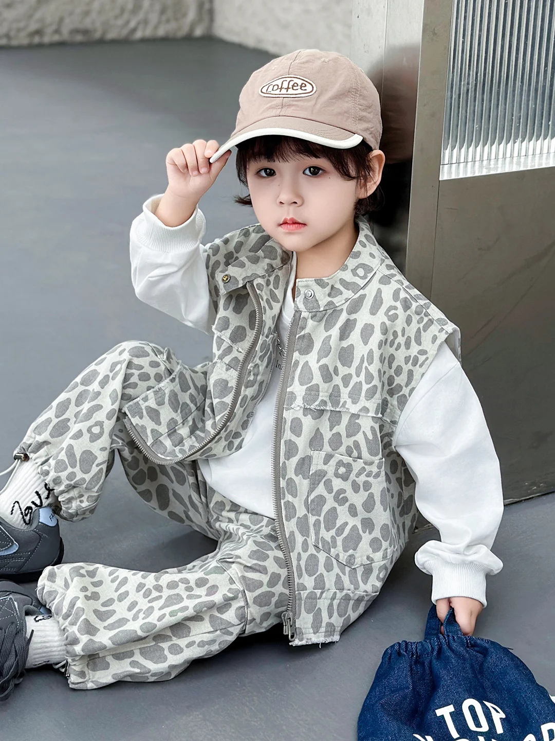 

Комплект из трех предметов: толстовка, жилет и брюки с леопардовым принтом для мальчиков, весенне-осенний спортивный повседневный костюм с длинными рукавами для подростков