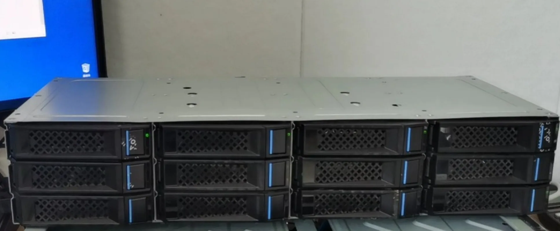 12 Bay 3.5 Inch Hot Swap Storage Frame Dual Speed 6Gb 12Gb Expansion Hardware For Data Processing Equipment