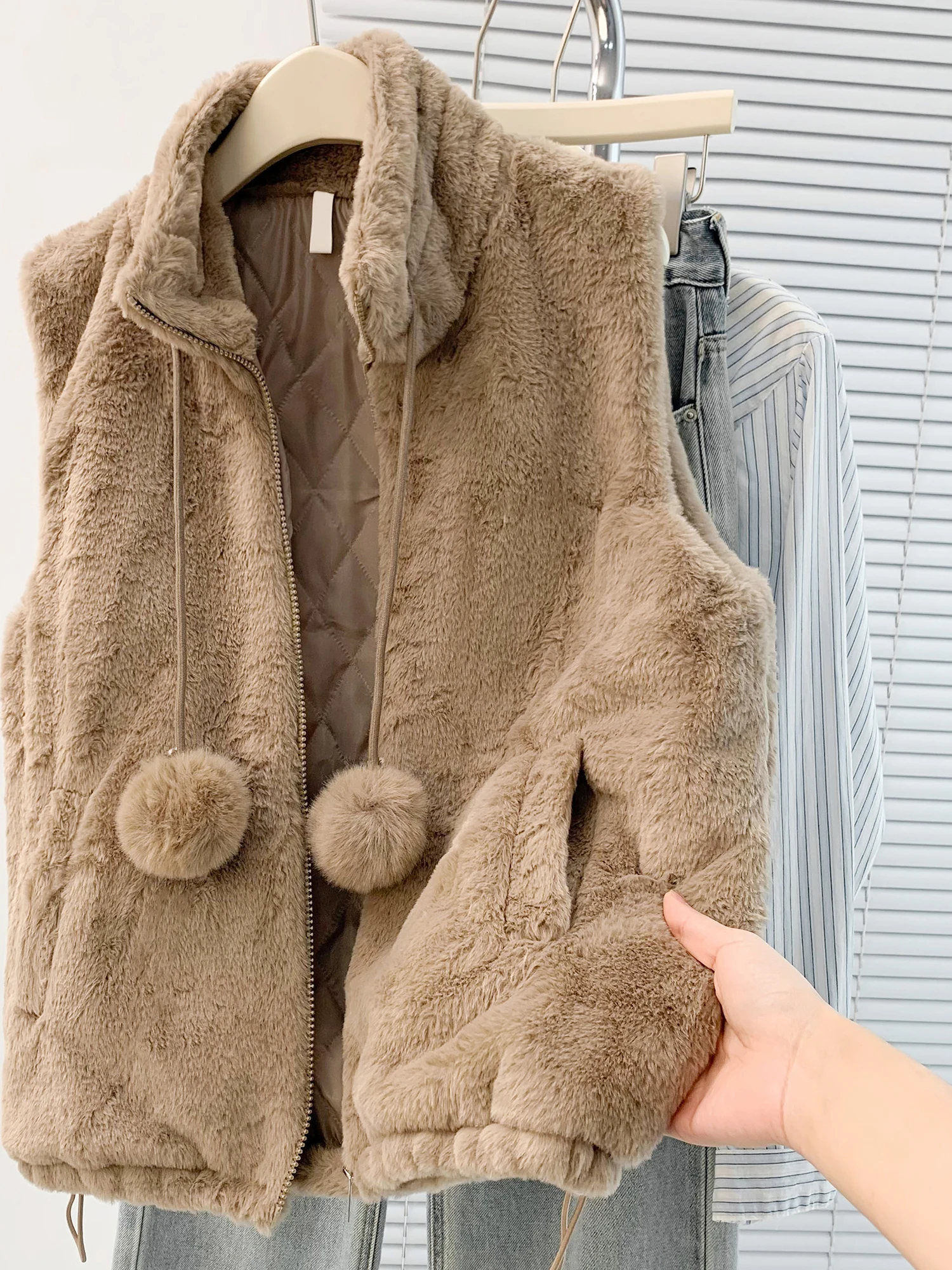 

Autumn Winter Women's Loose Lightweight Warm Cotton Inner Vest Jaet Faionable Woolen Vest Thiened round Ne Single Button