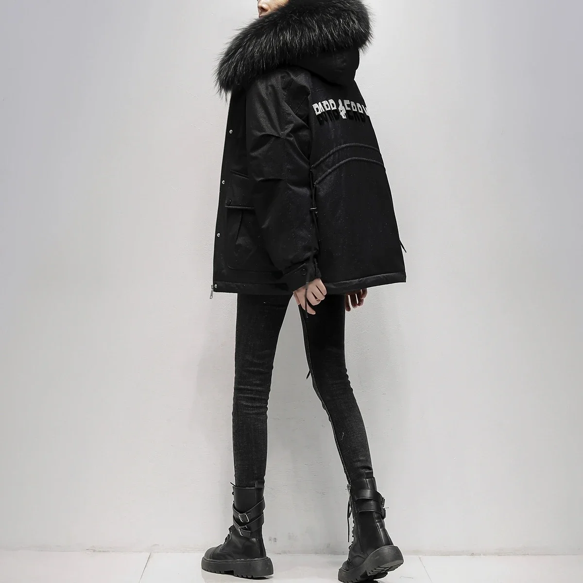 2025 inverno nuova versione coreana delle donne allentato grande collo di pelliccia moda piumino d'anatra bianca corto piumino spesso femminile caldo Parka