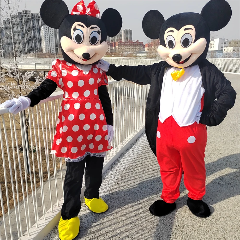 Рисунок 2 - Новогодний золотой костюм Минни Маус