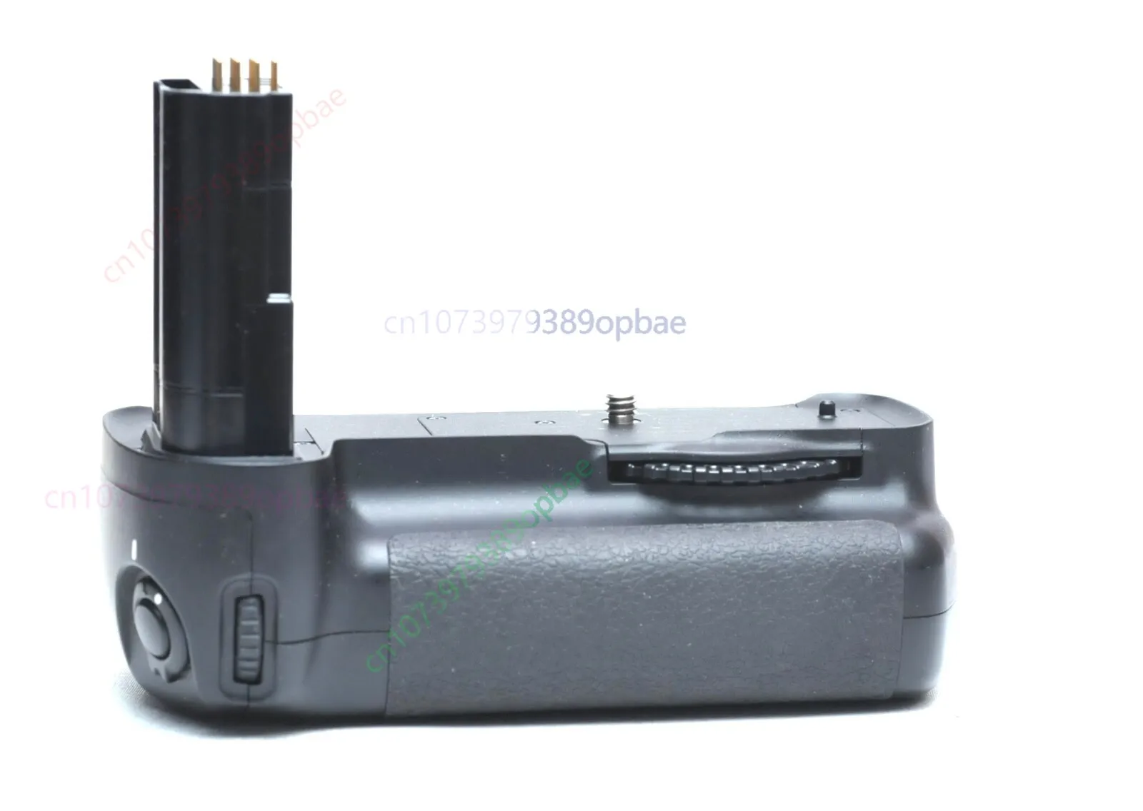 

Блок батарейных отсеков OEM MB-D200 для цифровой зеркальной камеры Nikon D200.