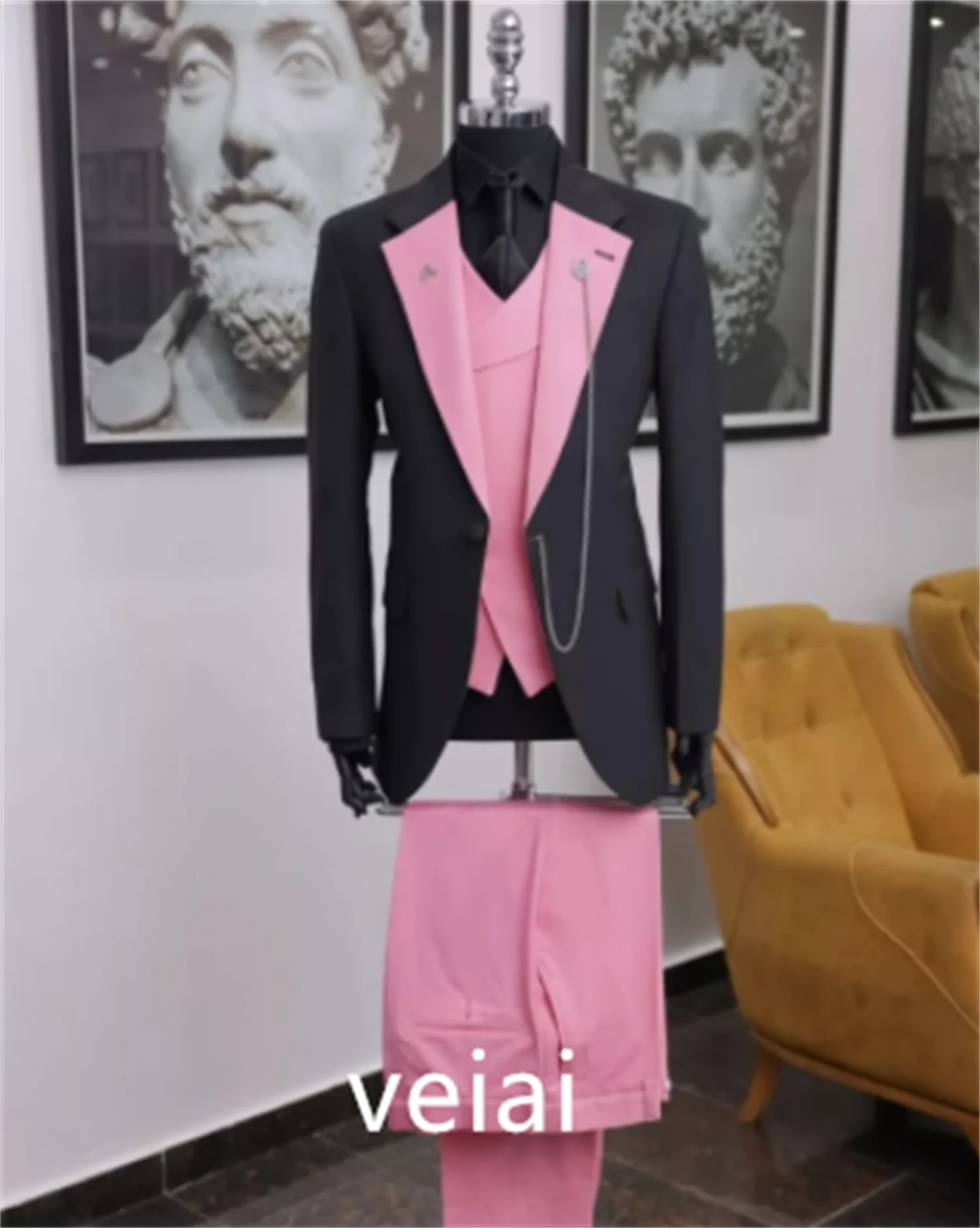 

CustomizedSlim Fit Formal Men Suits 3 Pcs Wedding Groom Tuxedos Prom Party Peaked Lapel Blazer Male Fashion Costume (Jacket + Ve