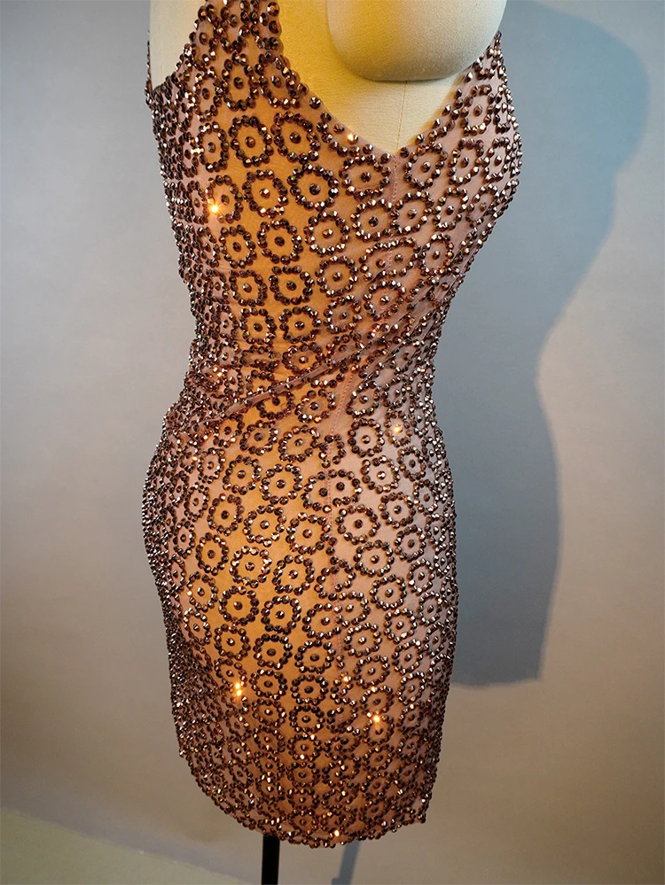 セクシーなステージスパークル Leinstone ノースリーブショートスカートレディースメッシュシースルーお祝いパーティー誕生日パーティー歌手の写真ドレス