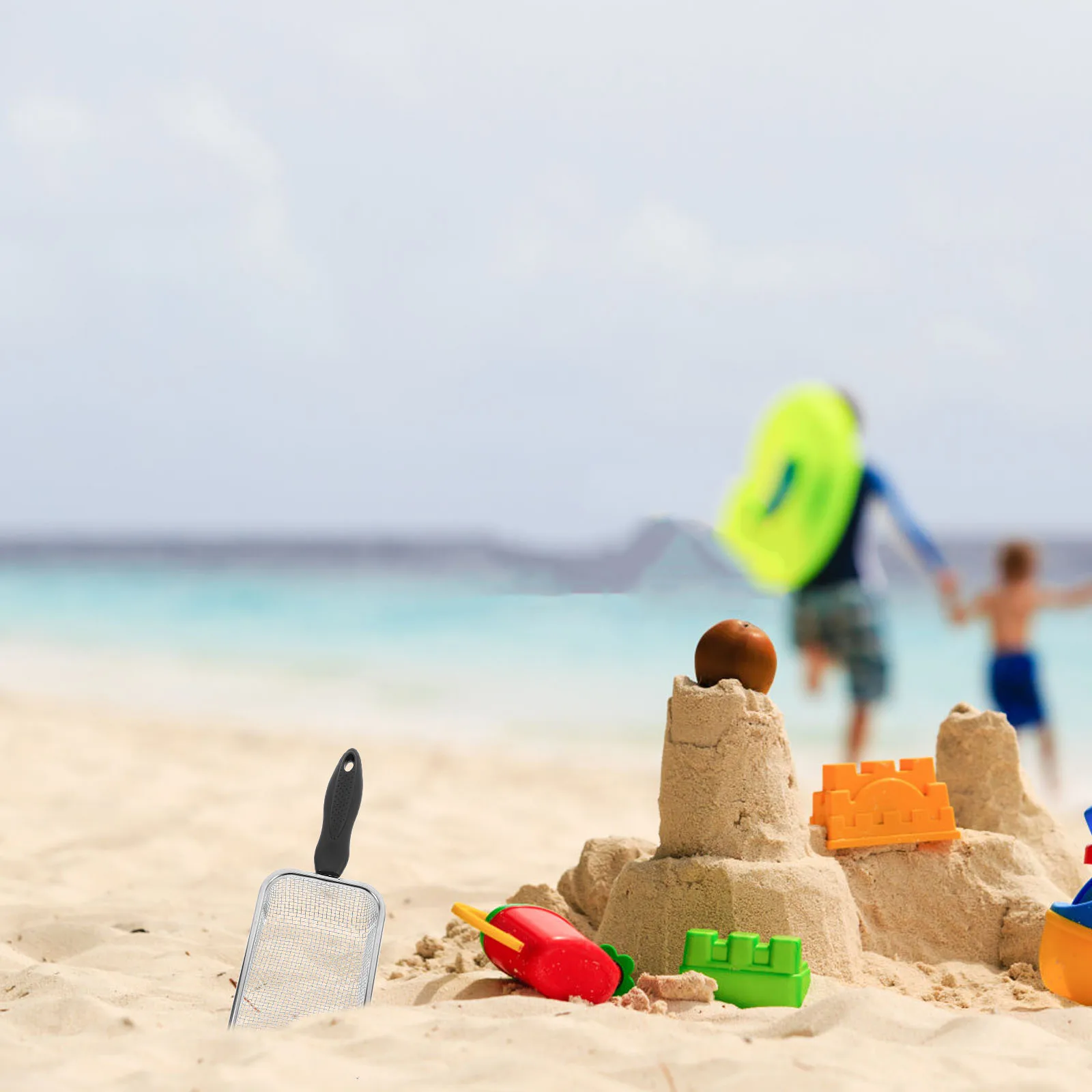 2Pcs Beach Mesh Sand Filter Shovel Sturdy Stainless Steel Plastic Mesh Scoop for Shell Searching Pet Litter Food Cooking