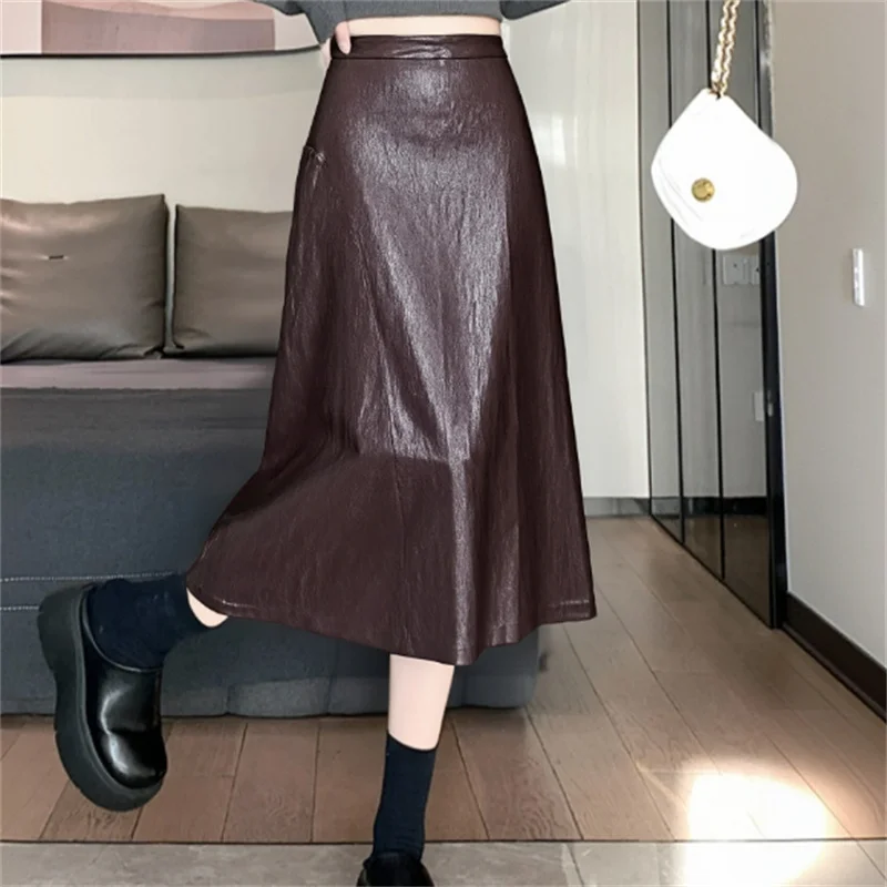 

2025 Fall Fashion Trend: Women's Leather-Effect Belted Midi Skirt