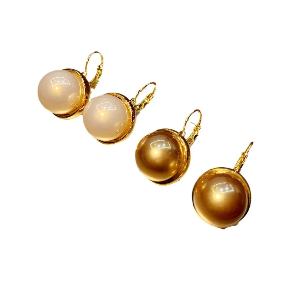 New high-brightness pearl flash diamond ear buckle, retro and elegant temperament plated with real gold, simple and advanced sen