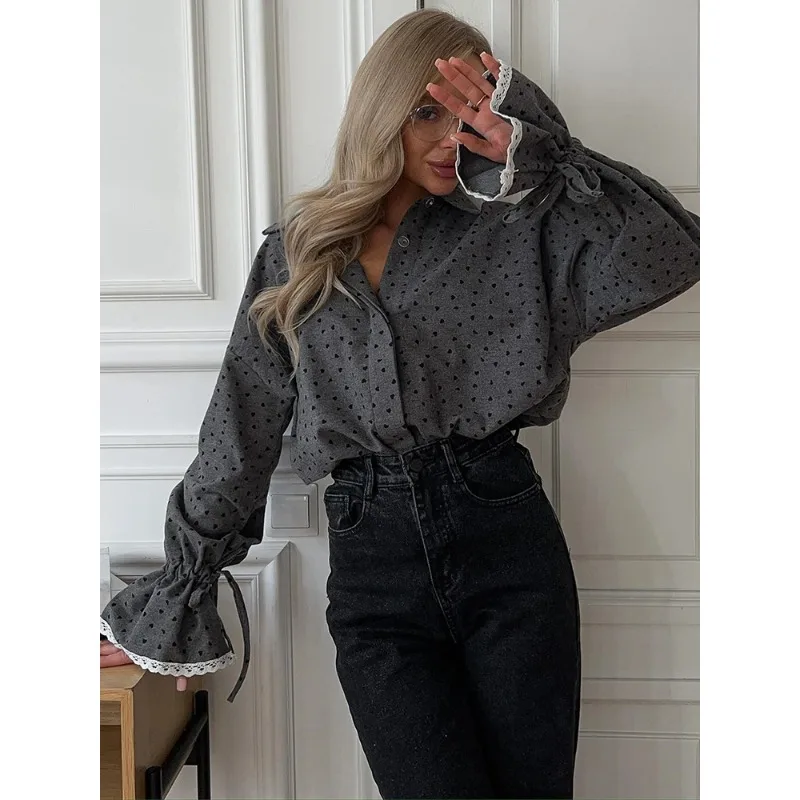 

Новая женская блузка с принтом «Сердца», отложным воротником, свободного кроя, с расклешенными рукавами и кружевом, винтажный стиль, весна-осень 2026