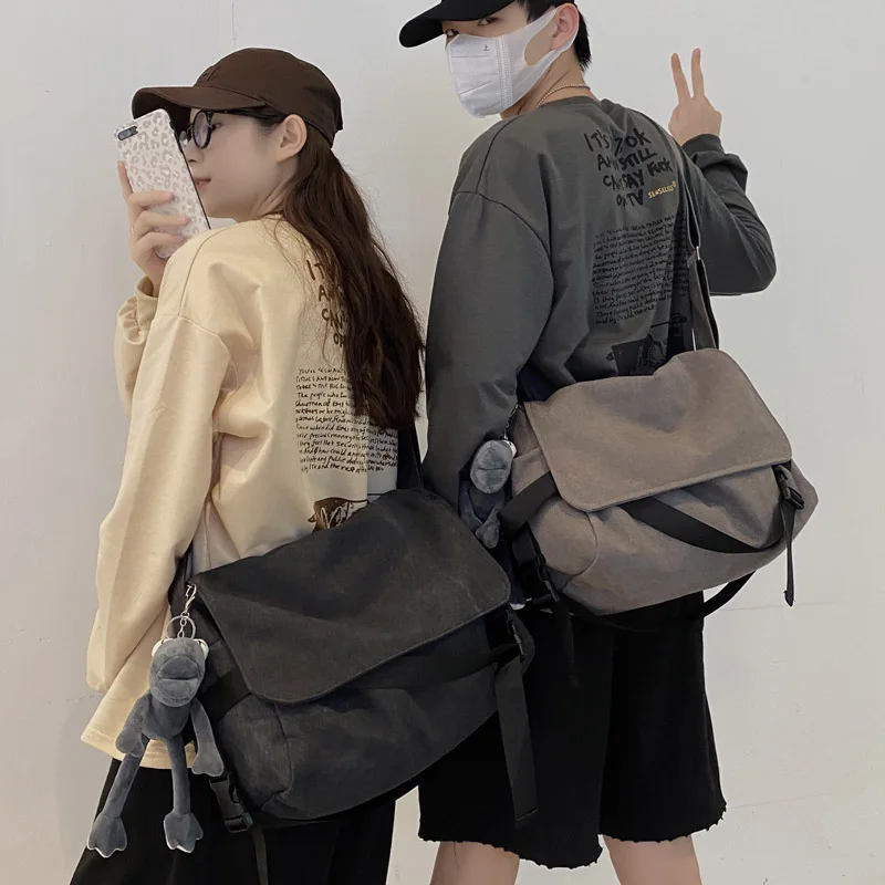 レトロ大容量キャンバスクロスボディバッグ男性と女性のためのカジュアルショルダーバッグ学生がクラスに行くユニセックスバッグ