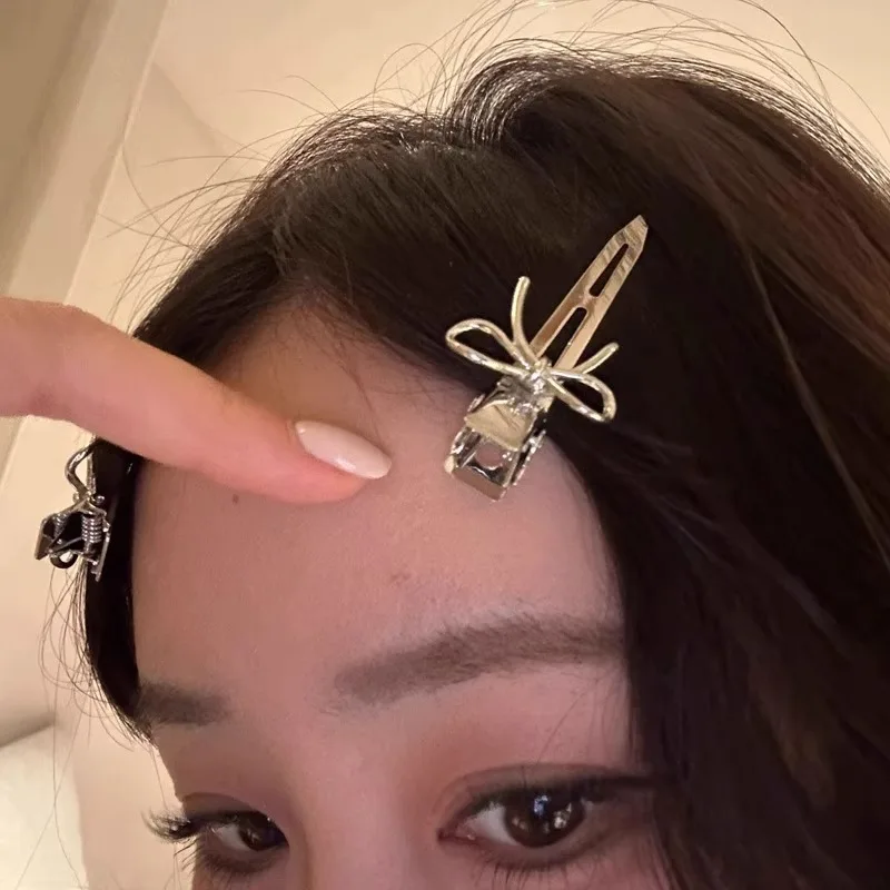 2pcs Y2K Girls Hair Side Clip Sweet Cool Sliver Bow Bangs Hairpin Korean Fashion Versatile Headwear Women Girls Hair Accessories