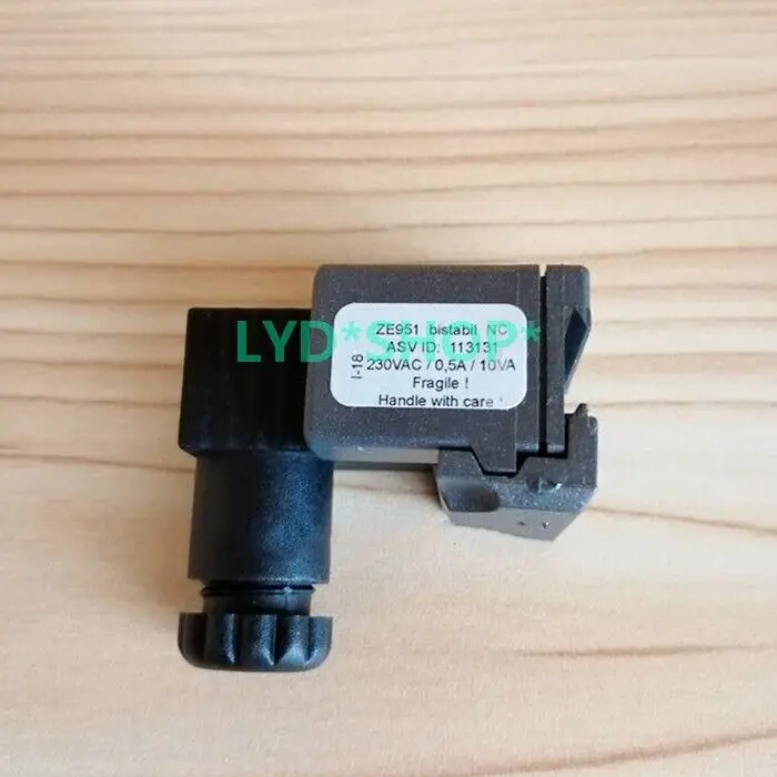 

1PCS NEW FOR Flow Switch ZE951 Alarm ASV Limit Switch Normally Closed 113131