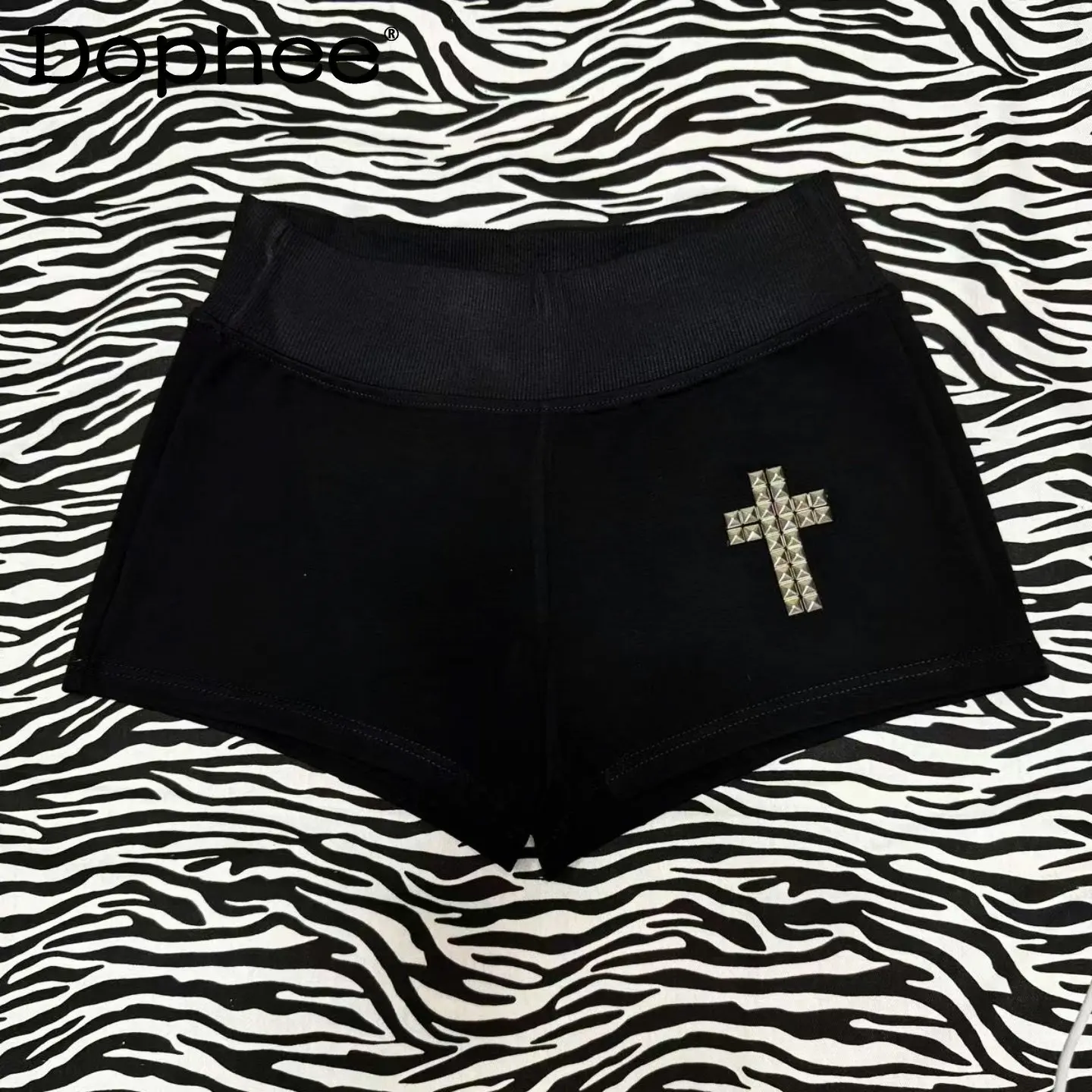 

Y2K Subculture Sexy Hot Girl Rivet Fashionable Versatile Base Shorts 2026 Spring Summer New Sweet Cool Girl Hot Pants
